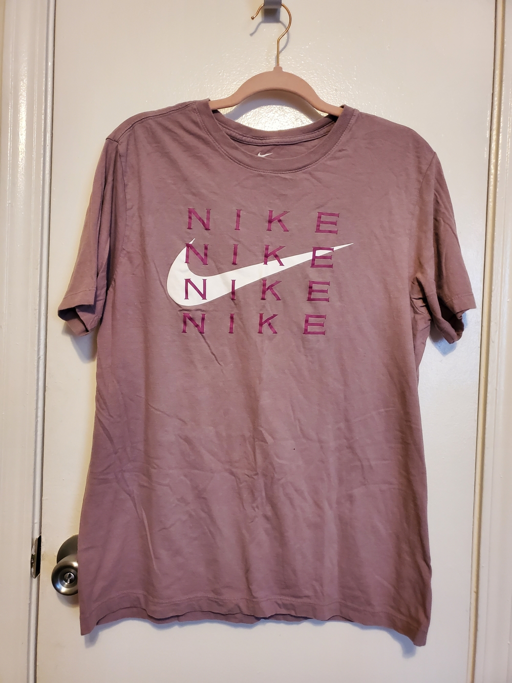 Nike Short Sleeve Tee in Mauve with White Swoosh